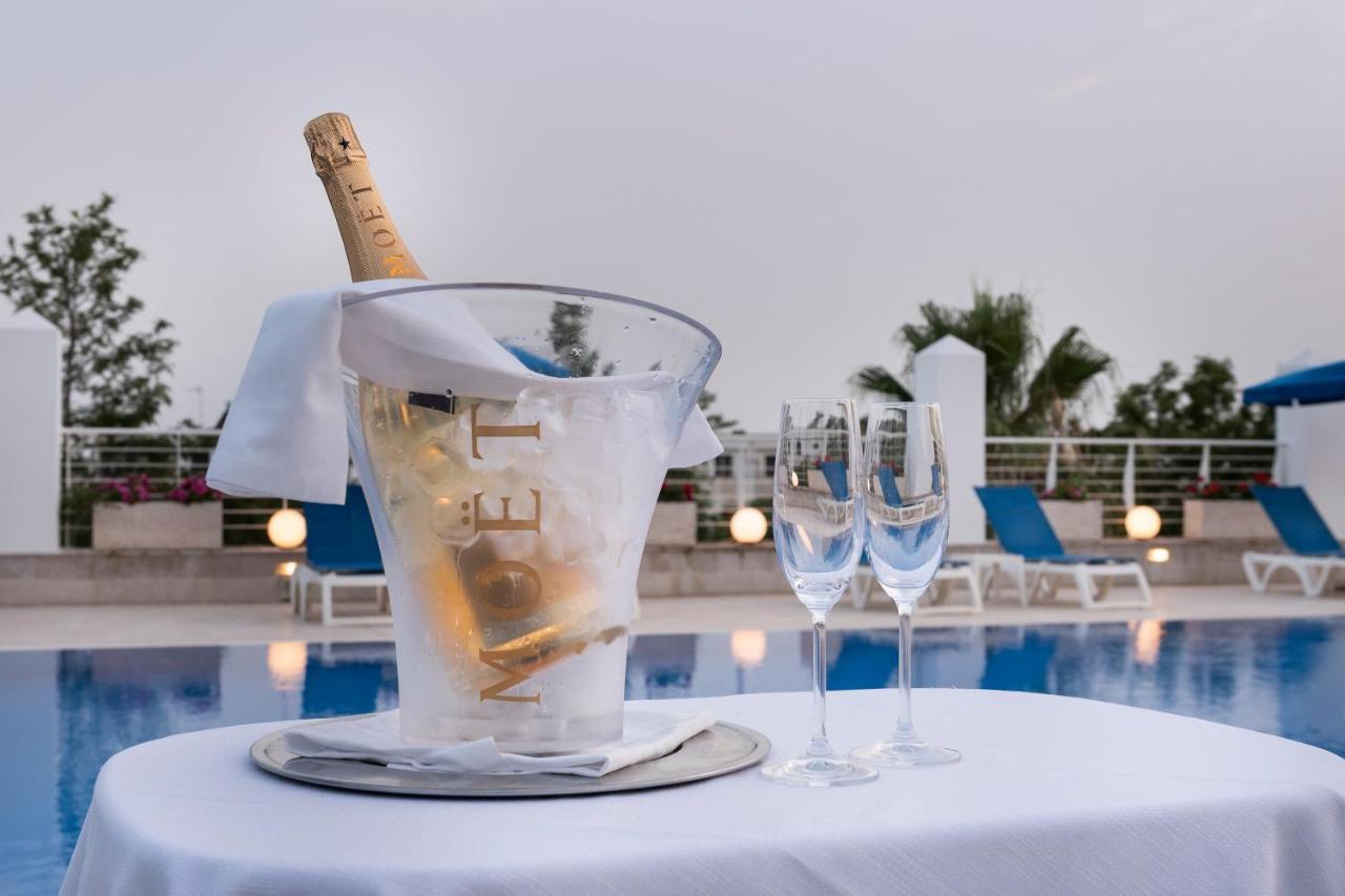 Club Azzurro & 4*